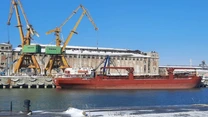 Activitate intensă în porturile Galați și Brăila. Mii de tone de fier vechi, încărcate pe nave din mai multe țări