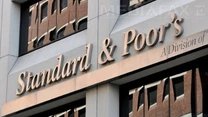 România află azi dacă rămâne în lumea bună. S&P anunță ratingul. Analiștii, despre posibilitatea să ajungem în „junk”