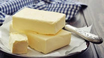 Produsul alimentar care se ieftinește acum masiv în România și în Europa: untul
