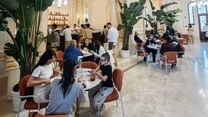 Schimbare structurală a pieţei muncii: circa 400 de străini lucrează în grupul City Grill. Cei mai mulţi sunt din Nepal, Sri Lanka şi India – Ionuţ Păun, City Grill INTERVIU