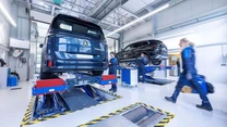 Lovitură pentru posesorii de mașini vechi? Ce se discută în Parlamentul European despre ITP și „trucarea” kilometrajului