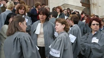 Grefierii se pregătesc de proteste faţă de noua lege a salarizării