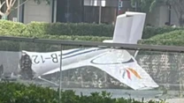 Un avion de mici dimensiuni a intrat în cea mai înaltă clădire din Beijing