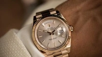 Rolex crește prețurile pentru ceasurile sale de aur, datorită unei cereri puternice din partea clienților bogați