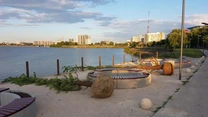 FOTO Insula Lacul Morii: A început plantarea copacilor în viitoarea oază de verdeață a Capitalei
