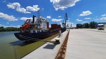 VIDEO Activitate în Portul Brăila. O navă încarcă 4.500 de tone de malț pentru Turcia
