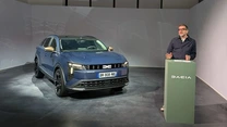 VIDEO – Dacia dă lovitura: Crossover-ul Striker a fost dezvăluit oficial și promite să schimbe regulile în segmentul compact