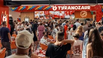 Milionarul moldovean Ştefan Mandachi, proprietarul lanțului de restaurante Spartan, extinde și Tyranozaur, un nou brand ce folosește ingrediente autohtone