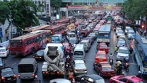 Marea Britanie – Noul premier promite că ieftineşte preţul biletelor de autobuz