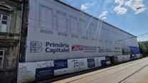 PMB continuă acțiunea de acoperire cu mesh-uri a clădirilor din Capitală aflate în paragină