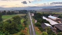 VIDEO Imagini spectaculoase cu lucrările de eliminare a restricțiilor de viteză pe 77 de kilometri de cale ferată din centrul țării