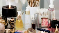 Ce s-a ales de Avon și Oriflame: Cum au schimbat noile lanțuri de magazine felul în care româncele își cumpără cosmeticele