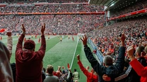 Miliardarul american Jeff Bezos va deveni acţionar al FC Liverpool