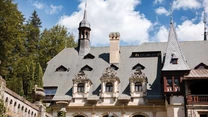 FOTO Schimbare majoră la castelul Peleș: Cum arată noii solzi de cupru pentru acoperiș, fabricați în România