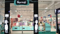 Lanțul danez de magazine cu prețuri mici NORMAL se deschide miercuri. ”Venim cu prețuri excelente pentru branduri cunoscute, dar și produse noi”
