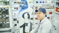 Pariul de 6 mld. USD al Toyota: mii de roboți umanoizi învață meserie de la angajați umani