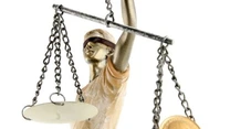 Scandal în justiţie – Procuror CSM: Cum se face că magistraţi în funcţie sau foşti magistraţi se lăfaie în avioane private şi vacanţe în Mykonos?