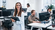 Românii cu experiență în IT pot lucra la UE. Uniunea Europeană deschide recrutările pentru posturi în administrație
