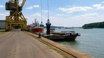VIDEO Activitate intensă în porturile Dunării Maritime. Se descarcă mărfuri aduse din Turcia, Italia și Egipt