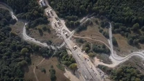 VIDEO Imagini spectaculoase de pe șantierul A1 Sibiu–Pitești: A început lansarea unui viaduct de 420 de metri la Cornetu–Tigveni