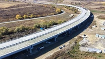 VIDEO Autostrada A3 Transilvania: A început asfaltarea celui mai lung viaduct de autostradă din România