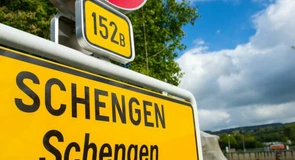 Revolta transportatorilor care vor în Schengen: La frontierele României din Vest sunt cozi de camioane de peste 25 km