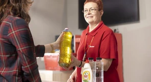 Biodiesel din ulei alimentar uzat. Auchan a colectat de la clienți un milion de litri