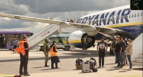 Cum obțin companiile low-cost din Europa bani mulți de pe urma bagajelor celor transportați