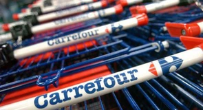 Carrefour vinde nouă magazine din Franţa