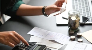 Deficit de 30,24 miliarde lei în primele două luni ale anului. Statul consumă prea mulți bani, au scăzut doar investițiile cu 24 miliarde lei, în vreme ce cheltuielile s-au redus cu doar 0,2%