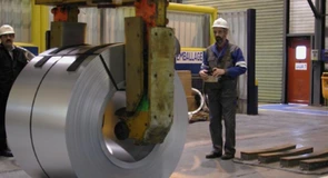 Angajații ArcelorMittal Hunedoara au fost rechemați la muncă începând cu 1 noiembrie. Combinatul își reia activitatea, după ce în urmă cu o lună anunțase că se închide definitiv