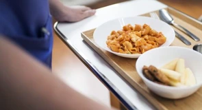 Luăm sau nu resturile de mâncare de la restaurant? Ce se întâmplă în România