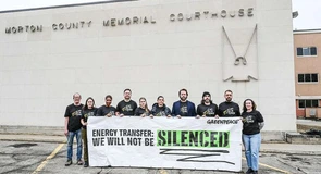 Greenpeace România a protestat în fața sediului Romgaz Black Sea Limited din București