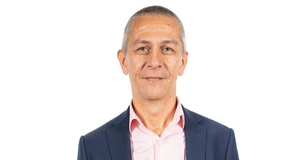 Antreprenorul Iulian Stanciu continuă s-și diminueze participația la Dante Internațional, compania care deține eMag