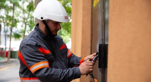 Compania Rețele Electrice România organizează o licitație de 25 de milioane de lei pentru cumpărarea de anvelope de beton destinate posturilor de transformare