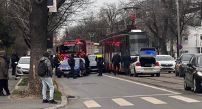 Update: Circuția tramvaielor a fost reluată. Linia de tramvai 41 din București, blocată la stația Cașin (FOTO)