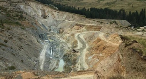 Producția de cărbune scăzut cu 2,2% față de aceeași perioadă din 2004. Importurile au scăut și ele cu 50,5%