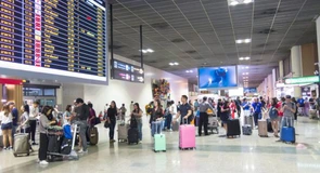 Muncitori extracomunitari cu destinaţia România, blocaţi în puncte de tranzit din cauza conflictului din Iran. Angajatorii români intră în luna a doua cu posturi vacante neacoperite – Patronat