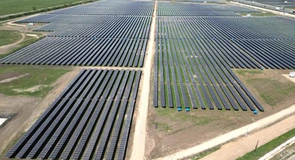Grupul Raiffeisen a acordat o finanțare de peste 28,7 milioane de euro pentru construirea parcului fotovoltaic din Teiuș, jud Alba