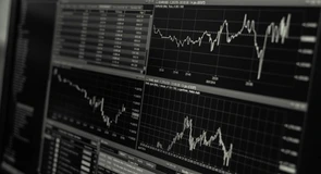 Surpriză, record: Avalanșă de tranzacții pe piața de energie la termen din România, prețurile au mai scăzut