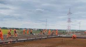 VIDEO A0 – Cum se lucrează acum pe santierele de autostrăzi ale lui Umbrărescu