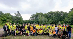 Gesturi simple care contează pentru un viitor mai bun. Peste 15 tone de deșeuri colectate în cadrul campaniei de ecologizare a BAT România în pădurea Plopeni, județul Prahova