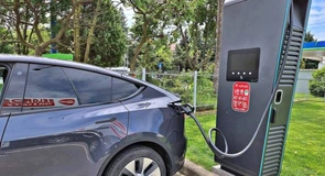 Parcările magazinelor Selgros, dotate cu stații de încărcare EVConnect pentru mașini electrice