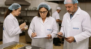 ANSVSA a amendat cu 22.000 de lei Hotelul Cristalin din Arieșeni unde mai mulți copii au prezentat simptome de toxinfecție alimentară. ANPC a dispus închiderea restaurantului unității