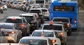 PMB pregătește, din nou, taxarea și eliminarea mașinilor poluante. Planul de Acțiune pentru un Oraș Verde prevede crearea de zone cu emisii reduse