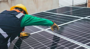 Primăria Galați a atribuit contractul pentru construirea unui parc fotovoltaic pe blocuri în cartierul Micro 17