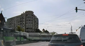 VIDEO – Accident grav în centrul Bucureștiului. 11 răniţi după ce un tramvai s-a ciocnit cu un autobuz