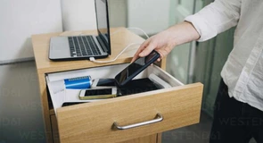 Un mare producător de telefoane a anunțat că iese din România. Ce trebuie să știe utilizatorii