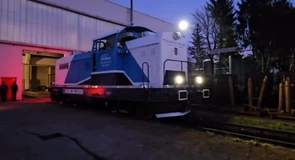 VIDEO A ieșit pe șine a șasea locomotivă cu acumulatori a CFR Călători, realizată la Brașov