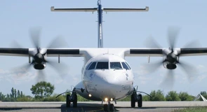 TAROM taie prețurile la biletele interne, dar elimină bagajul de cală. Câți bani salvezi